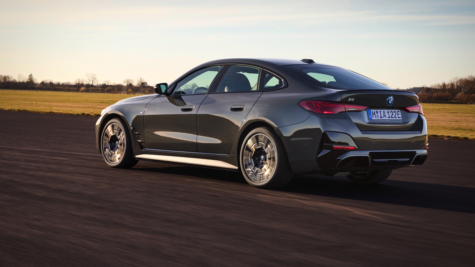 BMW i4 eDrive40 galeri görseli