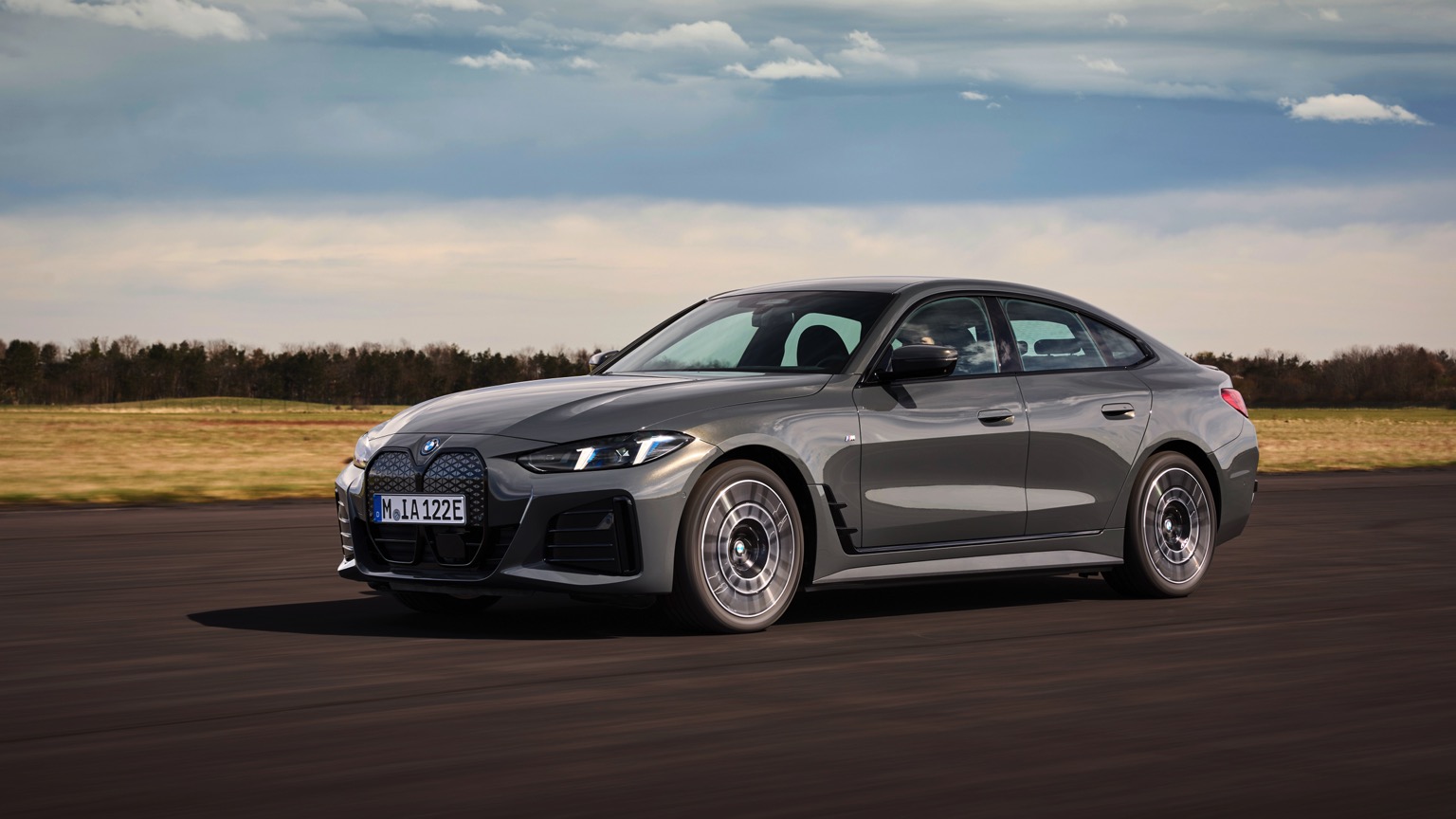 BMW i4 eDrive40 galeri görseli