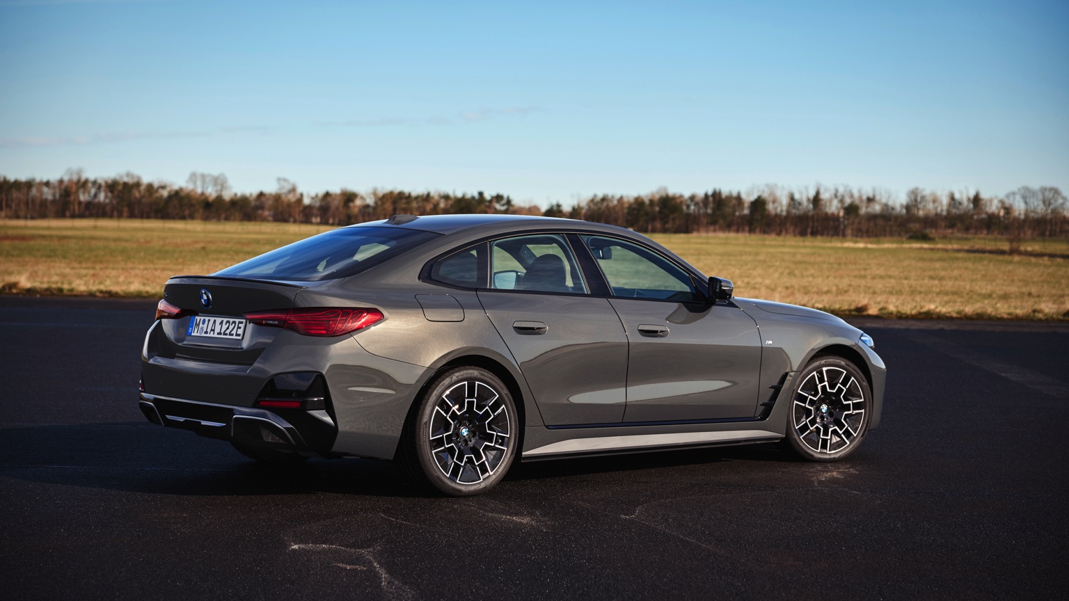 BMW i4 eDrive40 galeri görseli