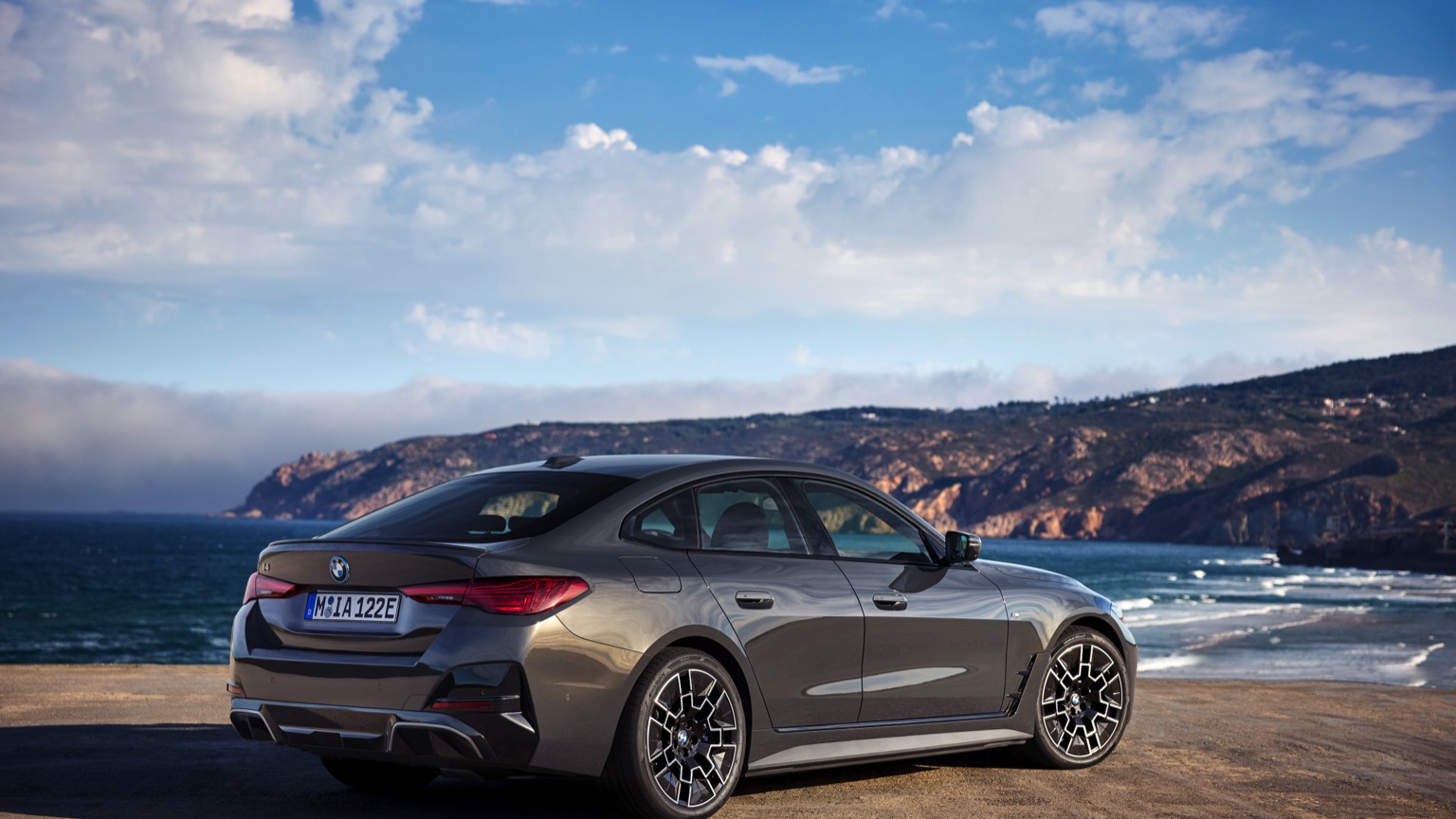 BMW i4 eDrive40 galeri görseli
