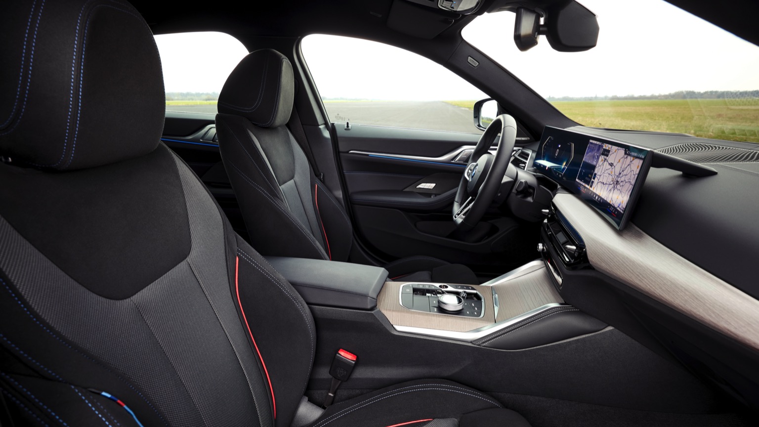 BMW i4 xDrive40 galeri görseli