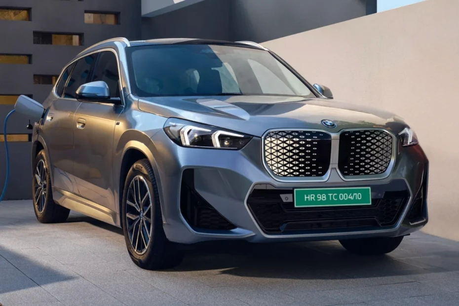 BMW iX1 xDrive30 galeri görseli