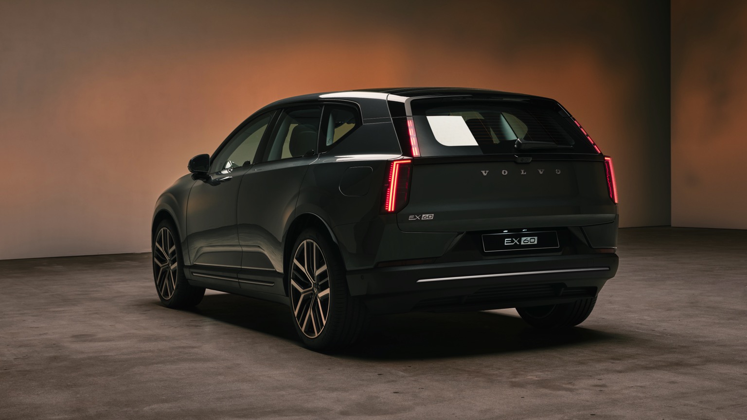 Volvo EX60 Cross Country P10 AWD galeri görseli