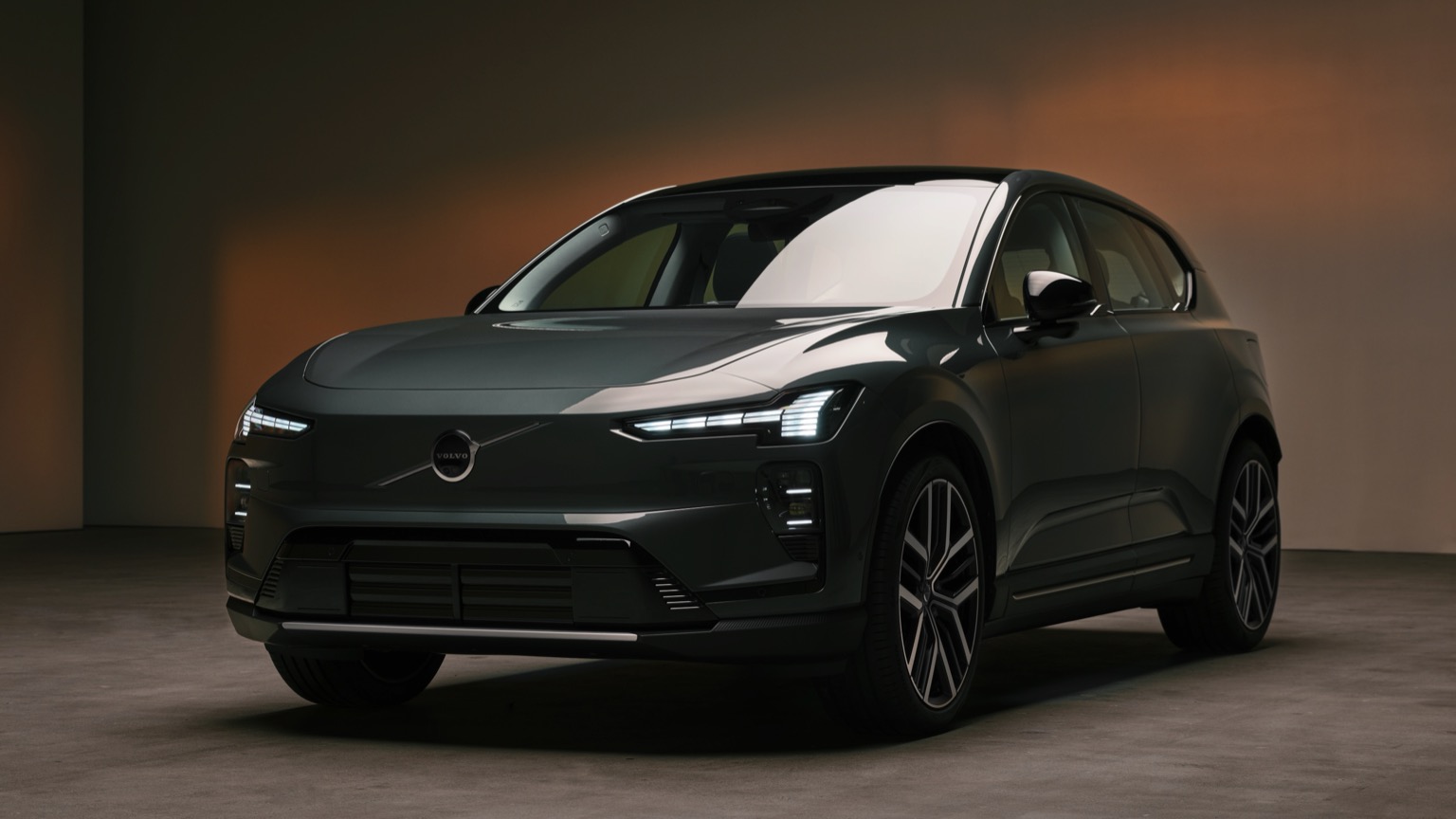 Volvo EX60 Cross Country P10 AWD galeri görseli