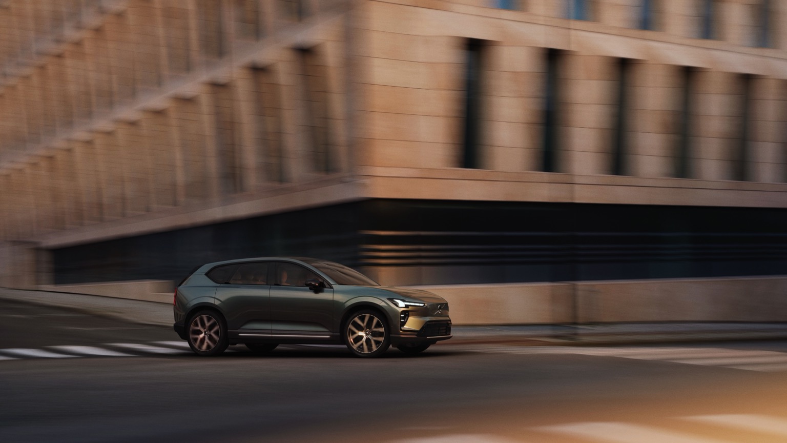 Volvo EX60 Cross Country P10 AWD galeri görseli